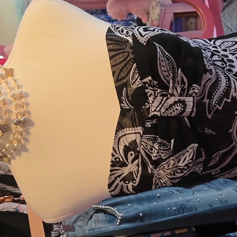 White House Black Market Elegant Black and White Floral Print Dress. - Picture 3 of 15